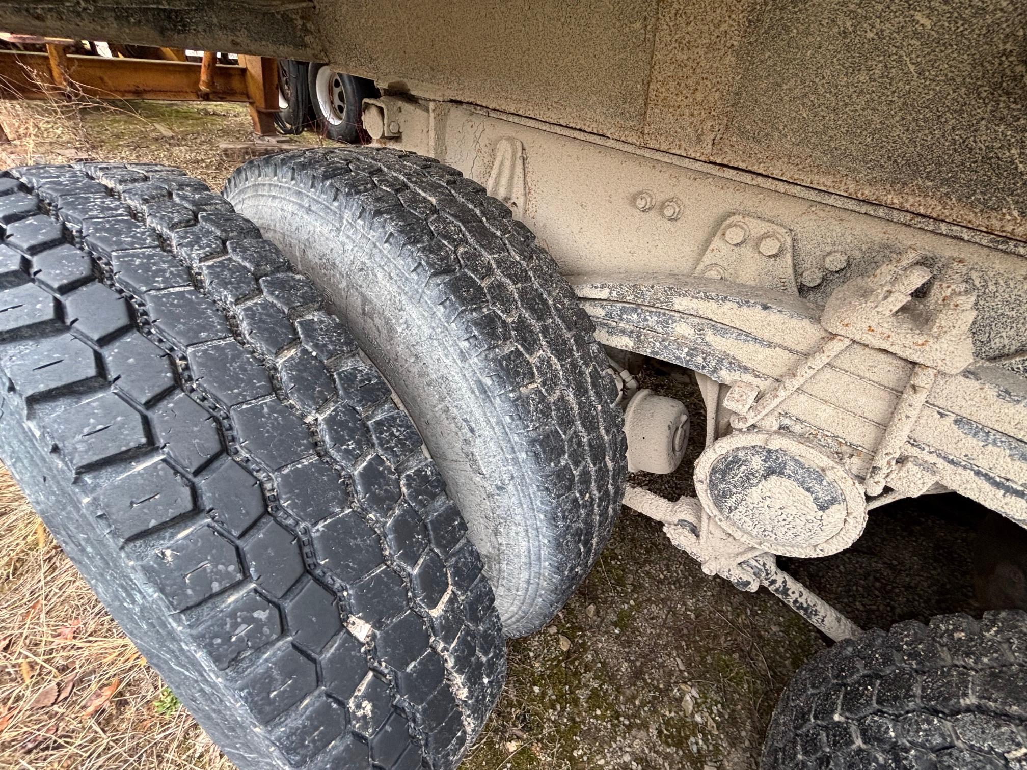 1996 VOLVO Quad-Axle - Image 31